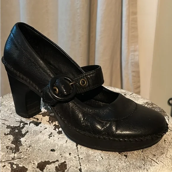 Women’s 7. Clark indigo Black Leather Mary Jane. 2 1/2” chunky heel. - Picture 2 of 4
